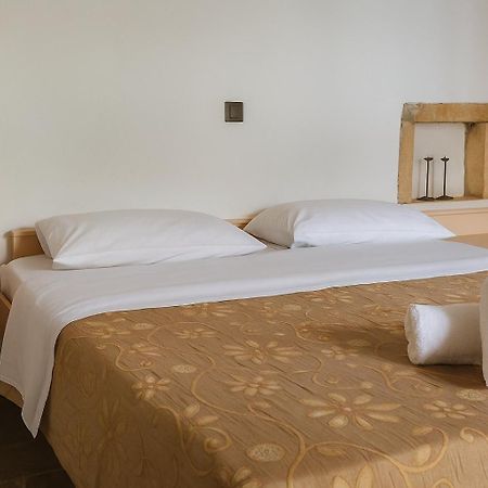 Menexes Suites Monemvasía Exteriér fotografie