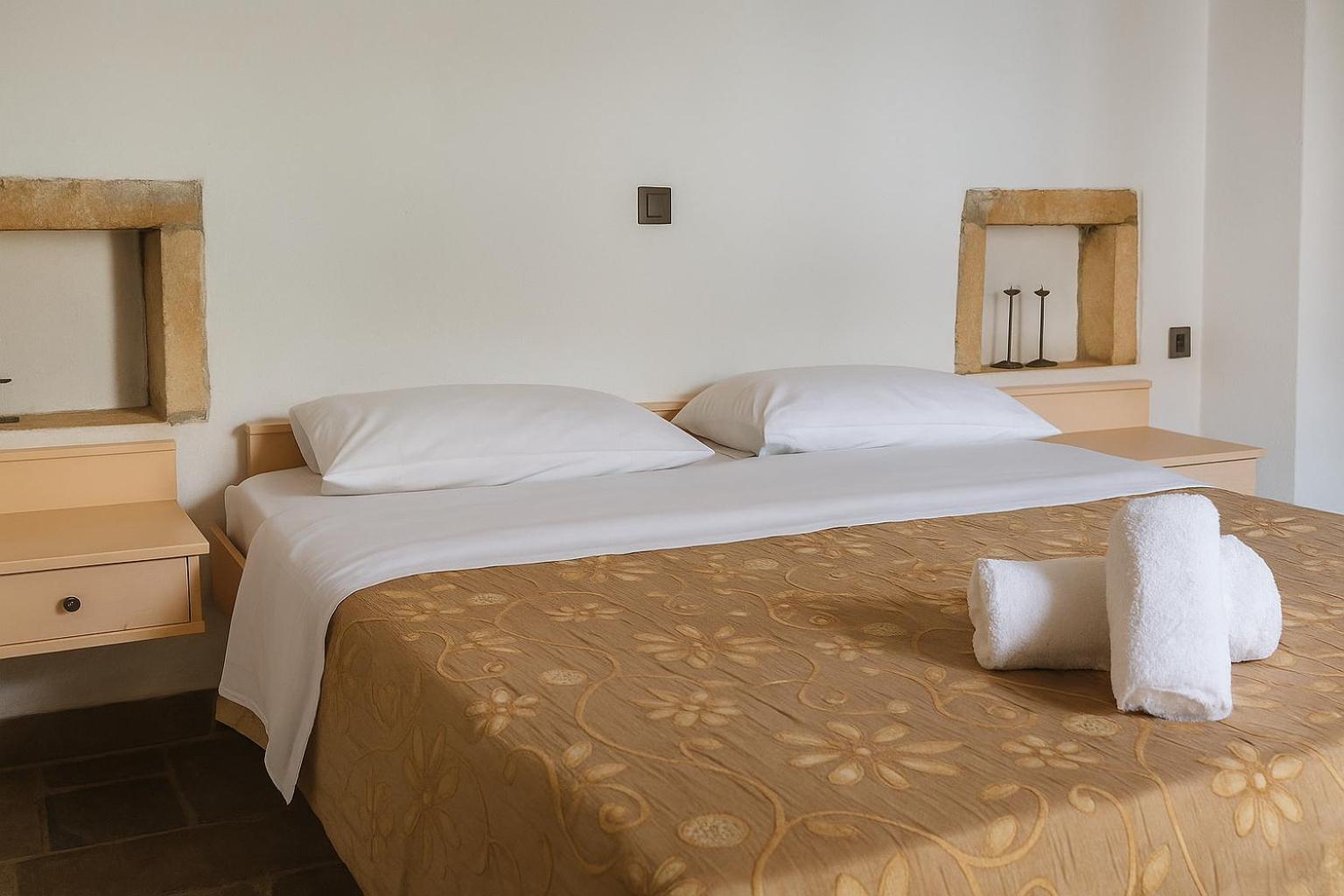 Menexes Suites Monemvasía Exteriér fotografie